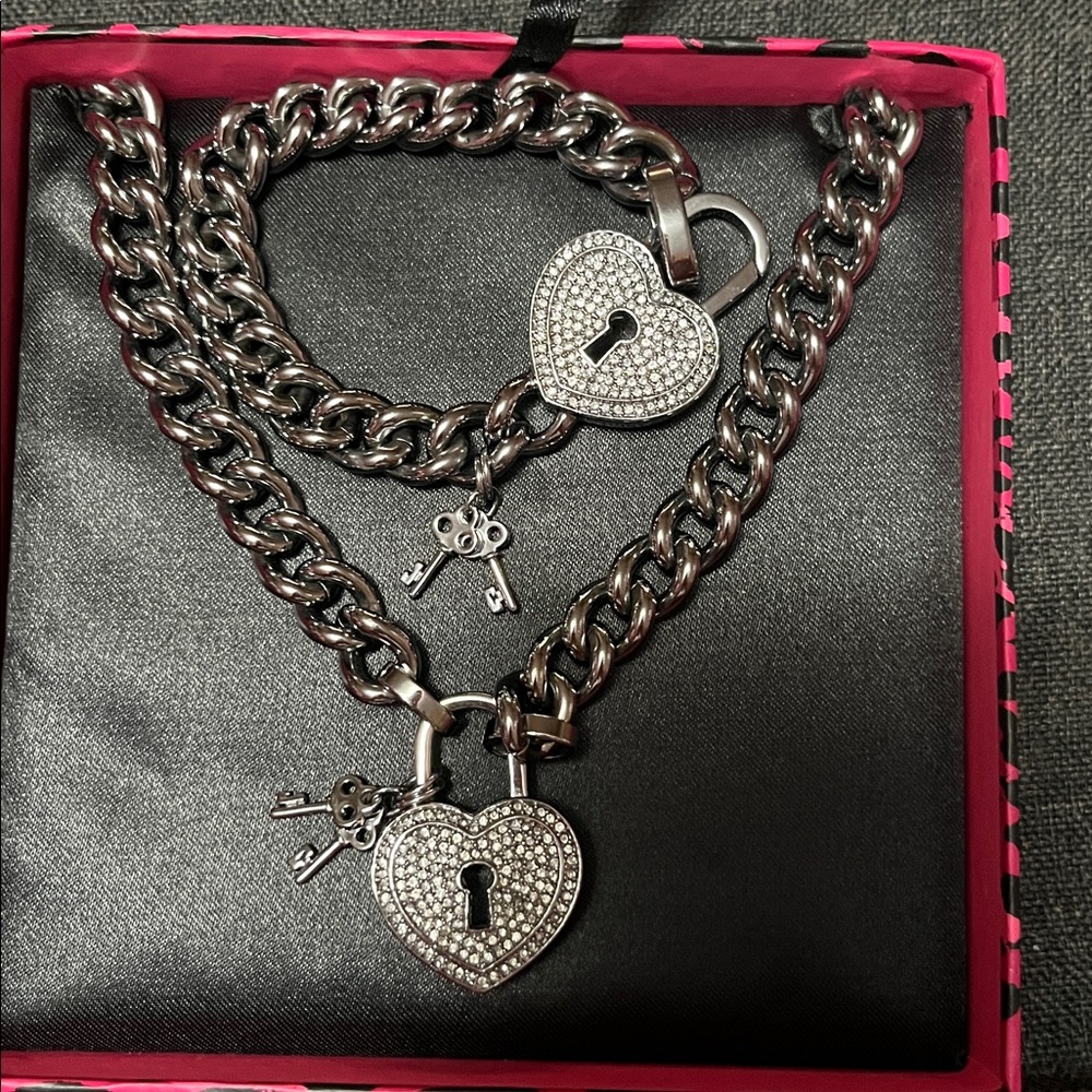 🎀🩷🎀🩷🎀🩷JUICY COUTURE HEART LOCK NECKLACE & BRACELET SET🩷🎀🩷🎀🩷🎀🩷